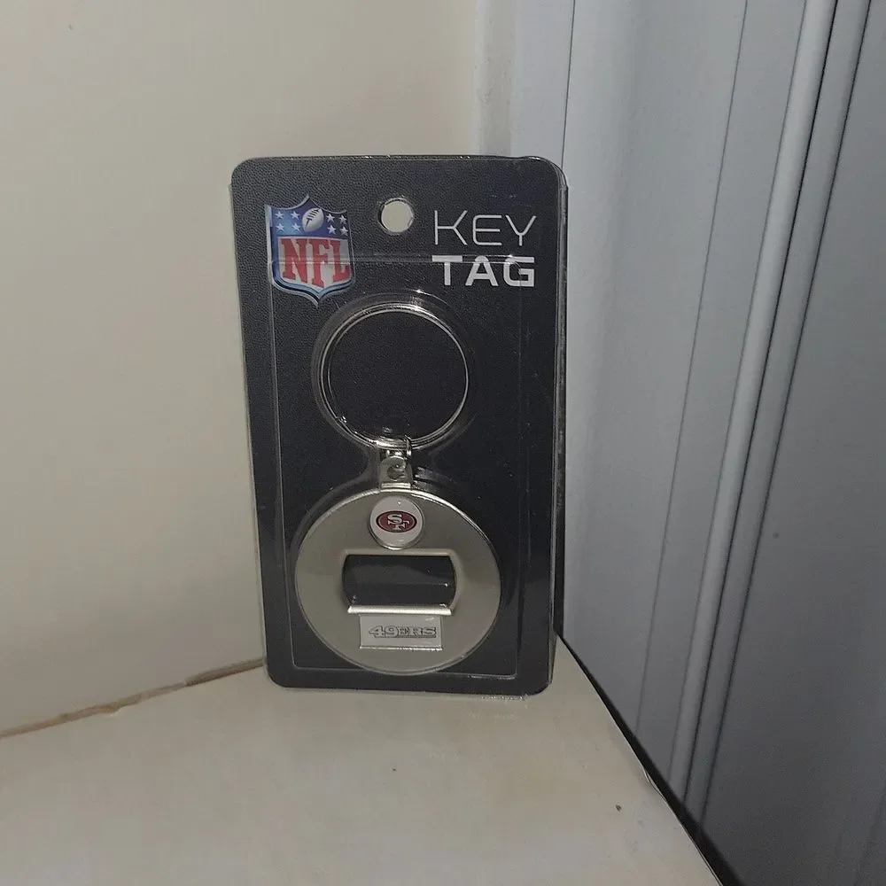 New Official NFL San Francisco 49ers Ez Opener Bottle Key Ring Keychain - Silver